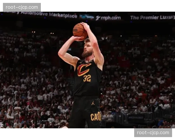 骑士迪恩韦德出战成疑 锋线防守资源面临活塞冲击考验 骑士迪恩韦德出战成疑 锋线防守资源面临活塞冲击考验